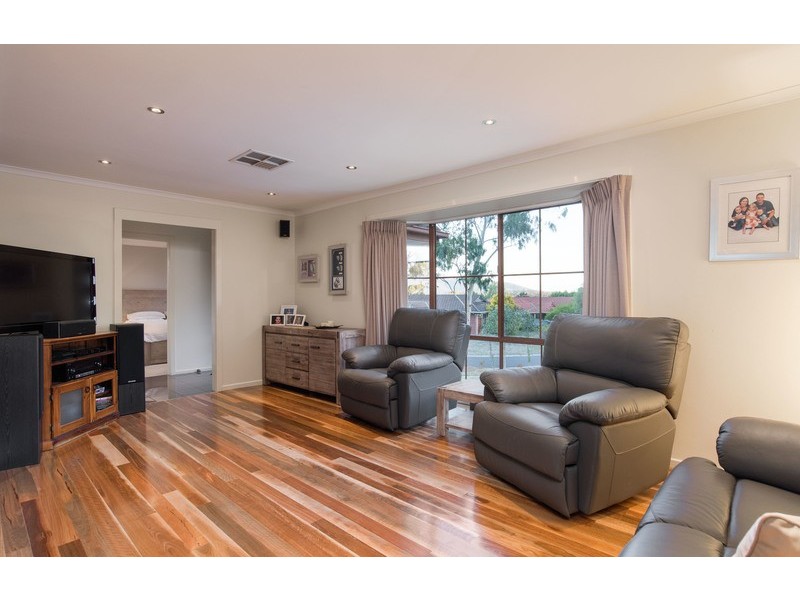 40 Azarow Circuit, Croydon South VIC 3136