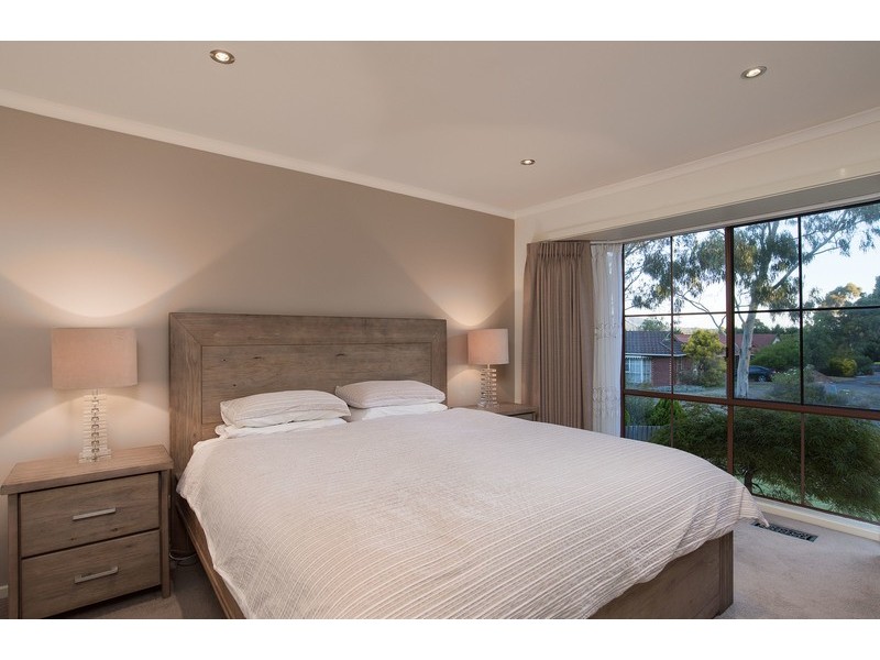 40 Azarow Circuit, Croydon South VIC 3136