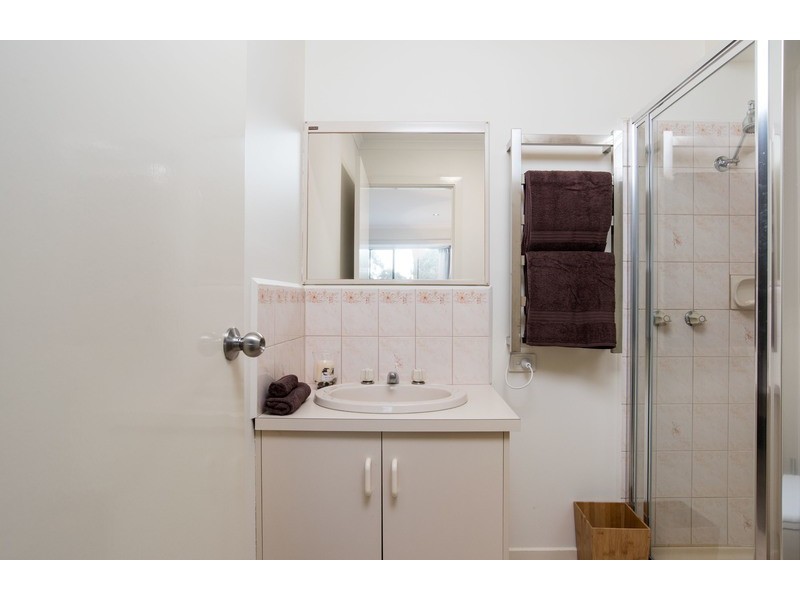 40 Azarow Circuit, Croydon South VIC 3136