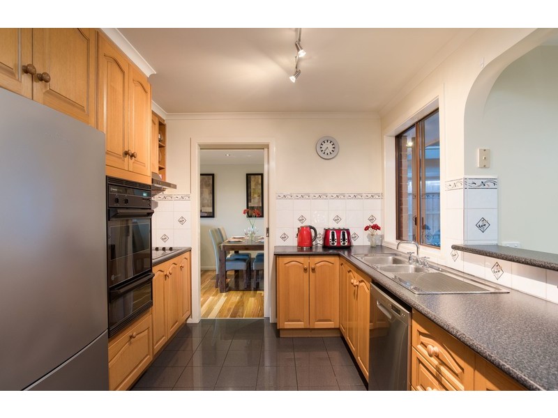 40 Azarow Circuit, Croydon South VIC 3136