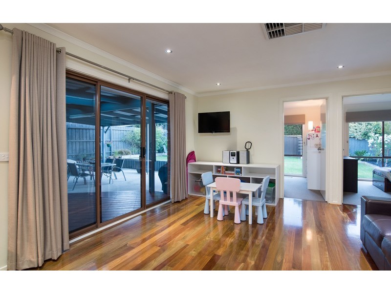 40 Azarow Circuit, Croydon South VIC 3136