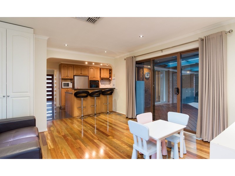 40 Azarow Circuit, Croydon South VIC 3136