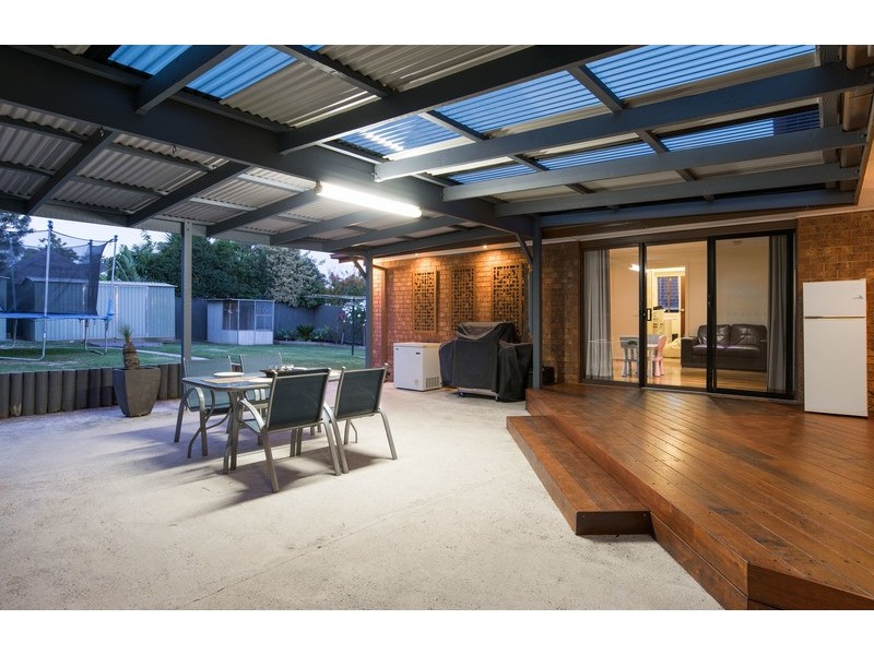 40 Azarow Circuit, Croydon South VIC 3136