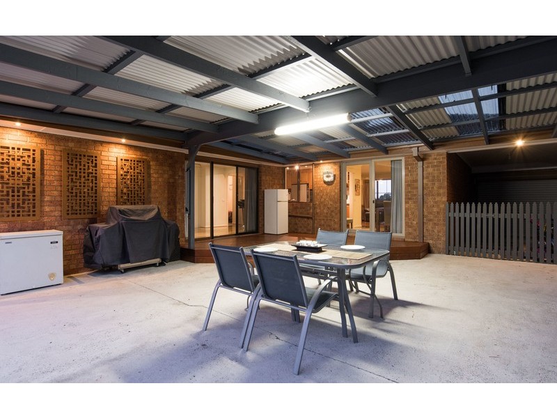 40 Azarow Circuit, Croydon South VIC 3136