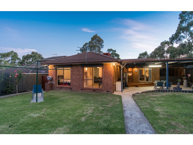 40 Azarow Circuit, Croydon South VIC 3136