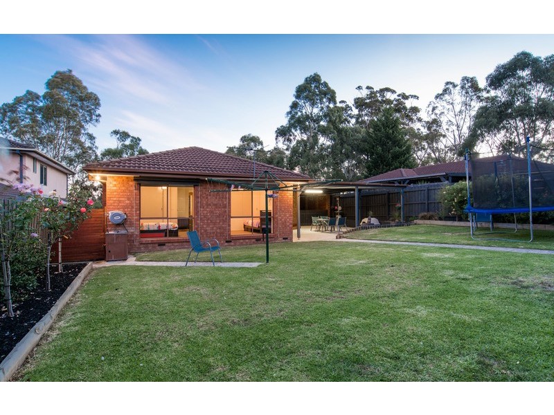 40 Azarow Circuit, Croydon South VIC 3136