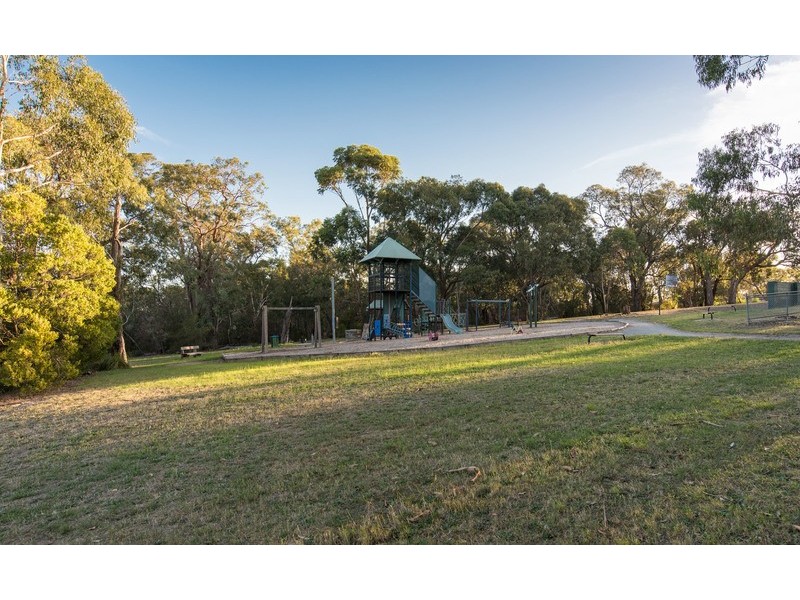 40 Azarow Circuit, Croydon South VIC 3136