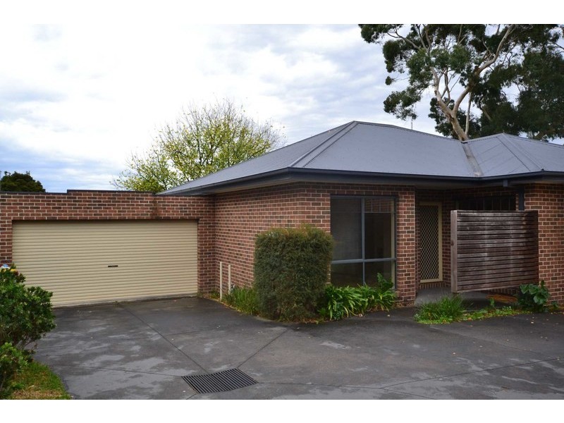 2/13 Terrigal Crescent, Kilsyth VIC 3137