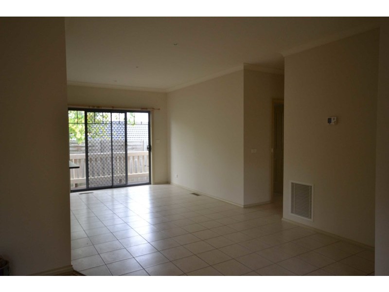 2/13 Terrigal Crescent, Kilsyth VIC 3137