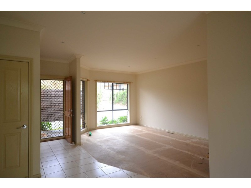 2/13 Terrigal Crescent, Kilsyth VIC 3137