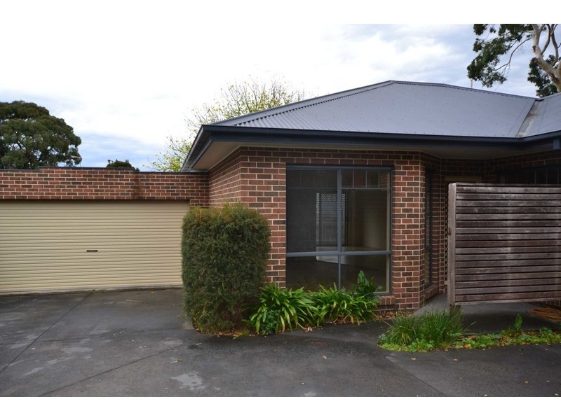 2/13 Terrigal Crescent, Kilsyth VIC 3137