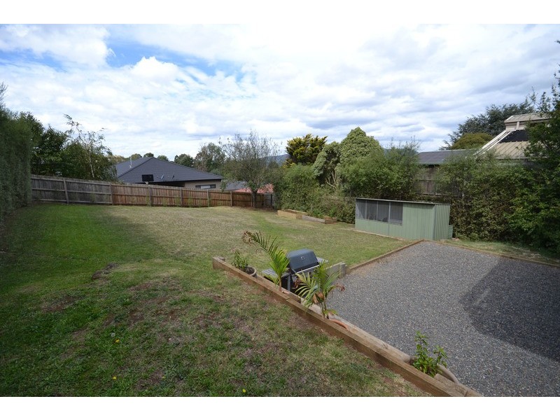 16 Landscape Drive, Mooroolbark VIC 3138