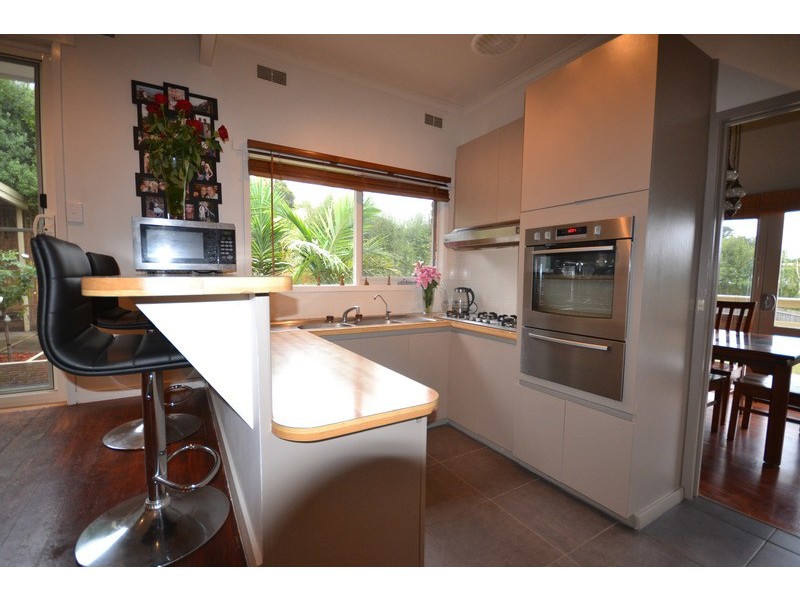 16 Landscape Drive, Mooroolbark VIC 3138