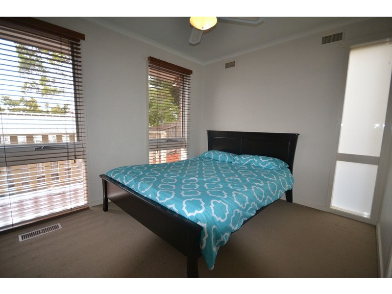 16 Landscape Drive, Mooroolbark VIC 3138