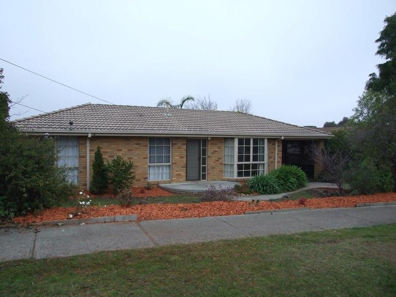 13 Barker Street, Mooroolbark VIC 3138