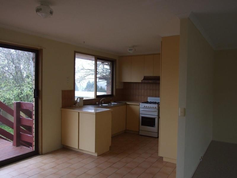 13 Barker Street, Mooroolbark VIC 3138