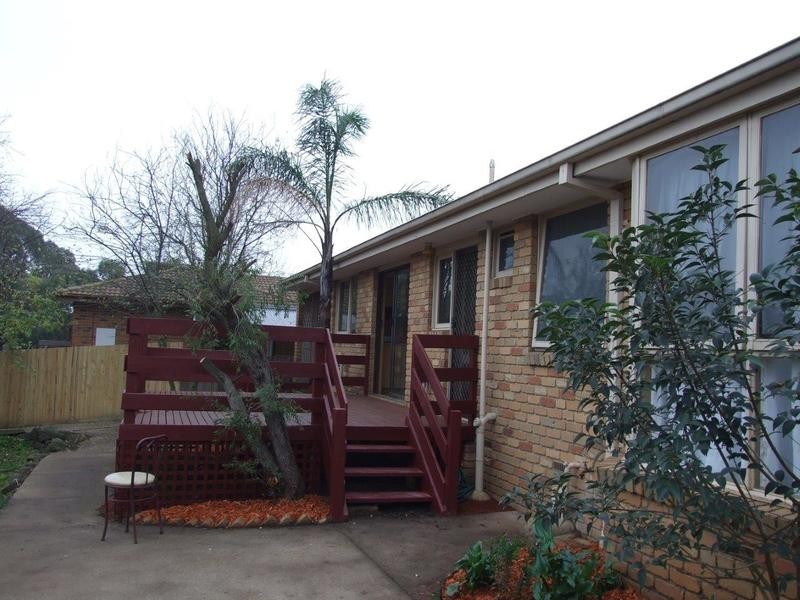 13 Barker Street, Mooroolbark VIC 3138