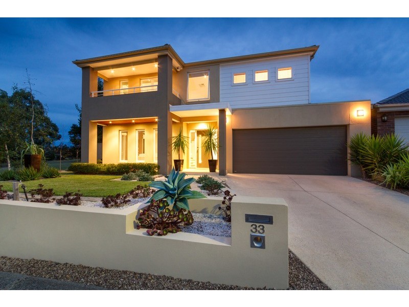 33 Freshfield Avenue, Mooroolbark VIC 3138