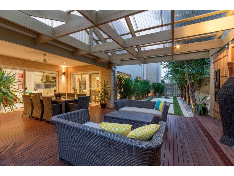 33 Freshfield Avenue, Mooroolbark VIC 3138