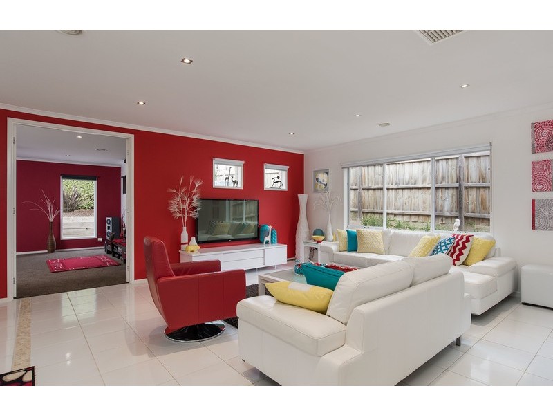 33 Freshfield Avenue, Mooroolbark VIC 3138