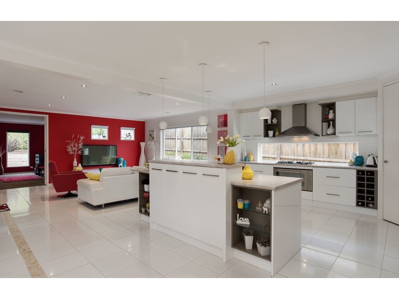 33 Freshfield Avenue, Mooroolbark VIC 3138