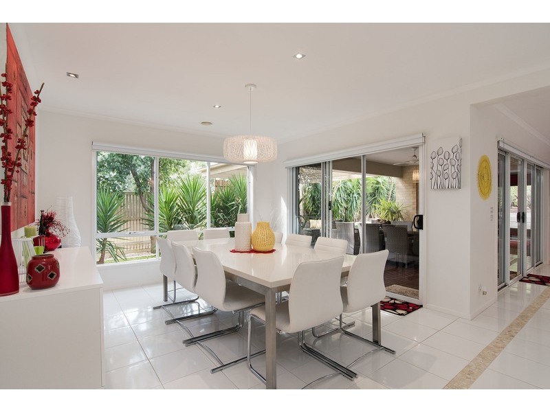 33 Freshfield Avenue, Mooroolbark VIC 3138