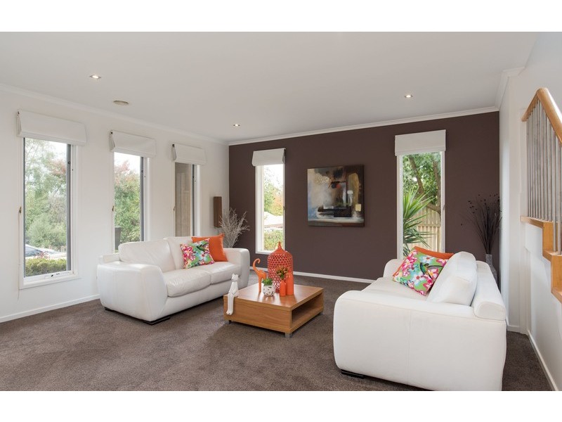 33 Freshfield Avenue, Mooroolbark VIC 3138