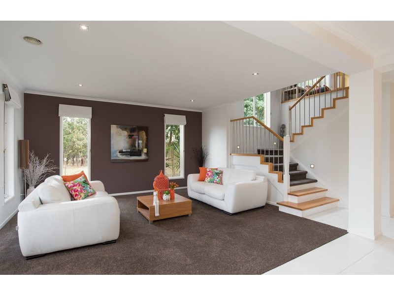 33 Freshfield Avenue, Mooroolbark VIC 3138