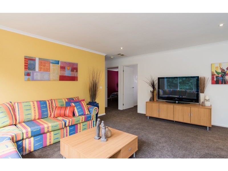 33 Freshfield Avenue, Mooroolbark VIC 3138