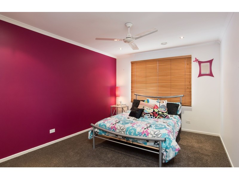 33 Freshfield Avenue, Mooroolbark VIC 3138