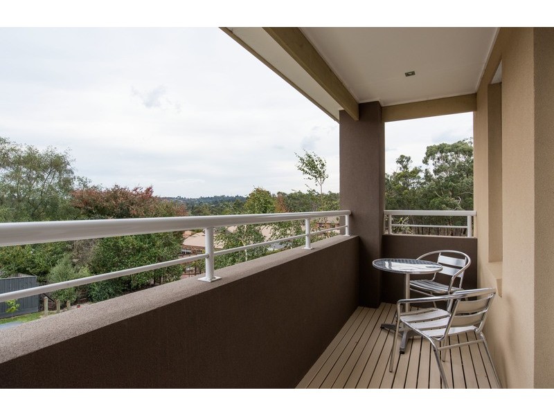 33 Freshfield Avenue, Mooroolbark VIC 3138