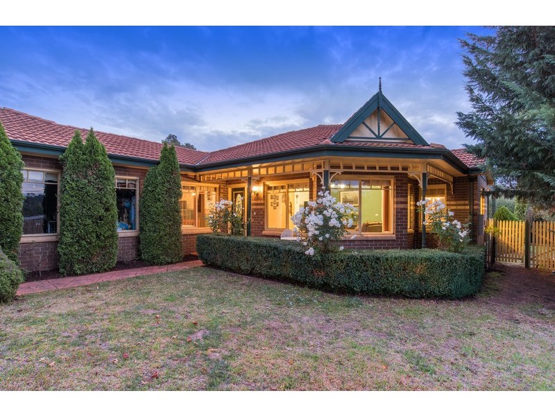 50 Blue Ridge Drive, Mooroolbark VIC 3138