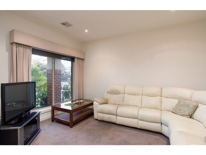 35 Highland Crescent, Mooroolbark VIC 3138