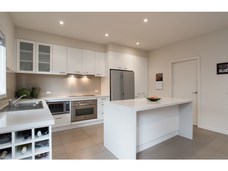 35 Highland Crescent, Mooroolbark VIC 3138