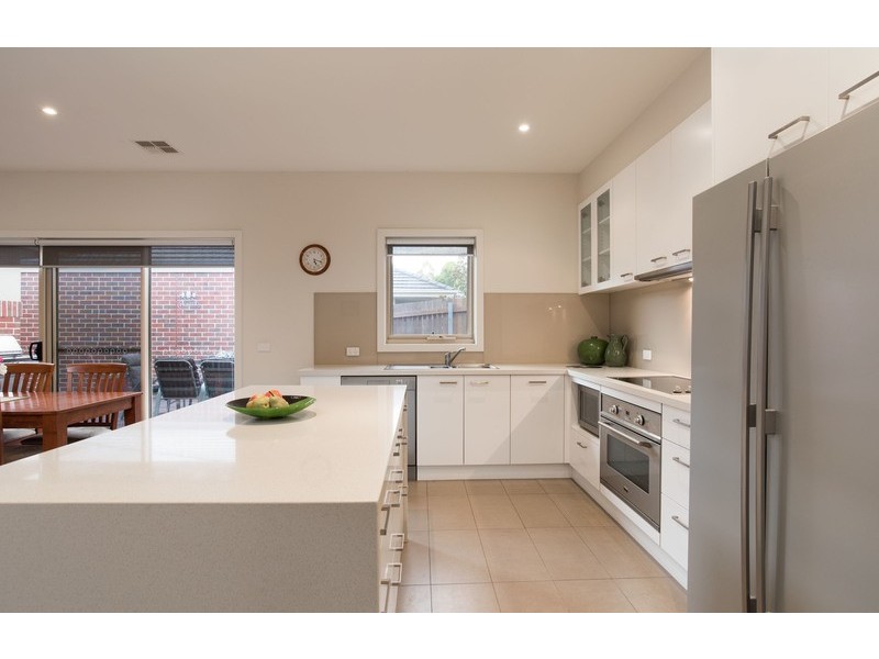 35 Highland Crescent, Mooroolbark VIC 3138
