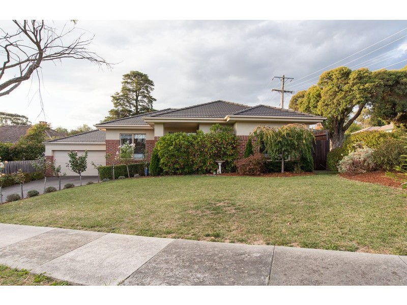 35 Highland Crescent, Mooroolbark VIC 3138