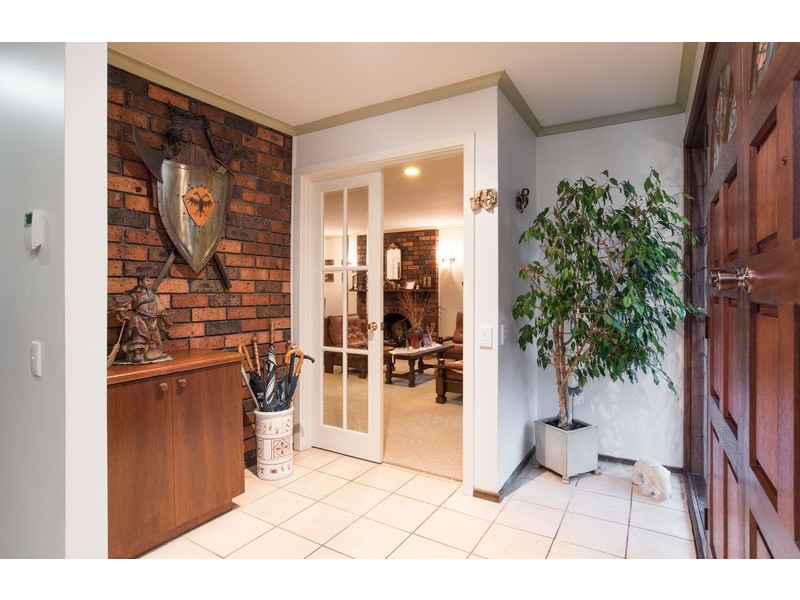 9 Tibarri Court, Mooroolbark VIC 3138