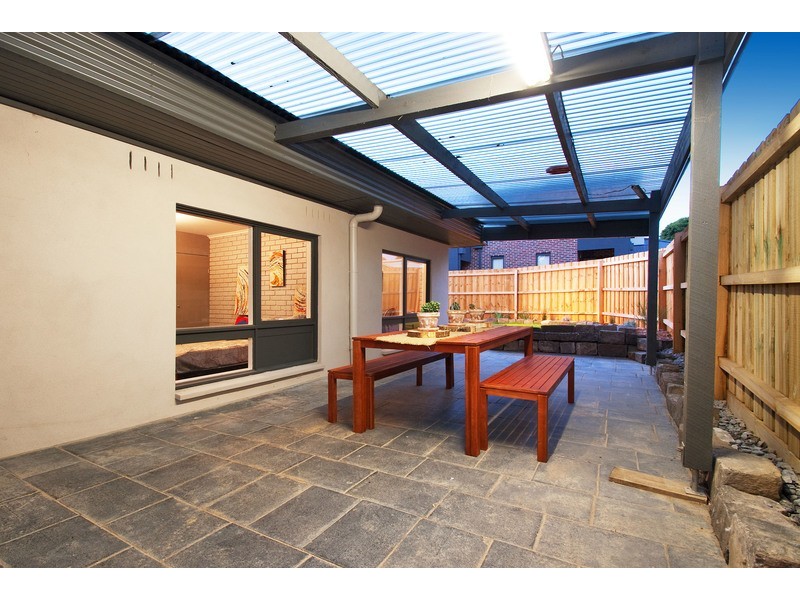 1/1 Carlyle Street, Croydon VIC 3136