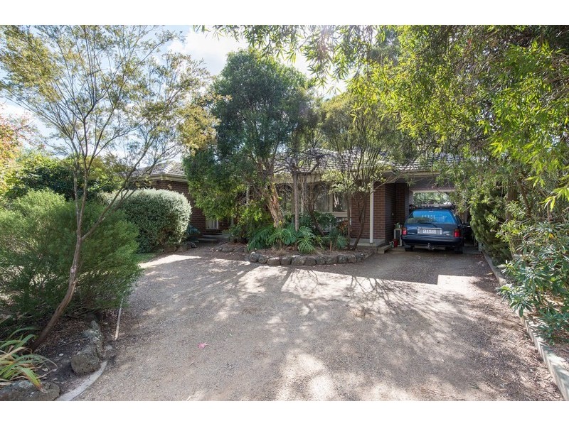 126 Esther Crescent, Mooroolbark VIC 3138