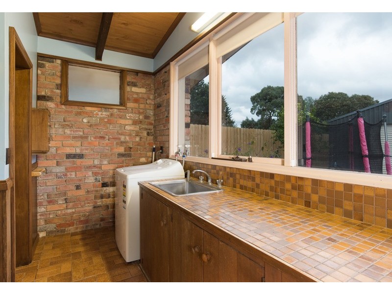 5 Highpoint Avenue, Mooroolbark VIC 3138