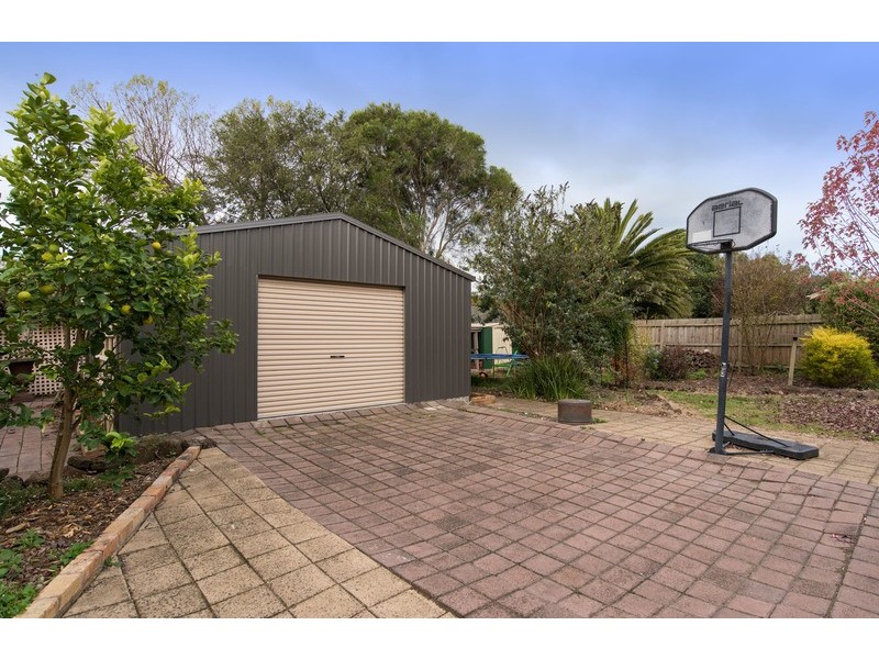 5 Highpoint Avenue, Mooroolbark VIC 3138