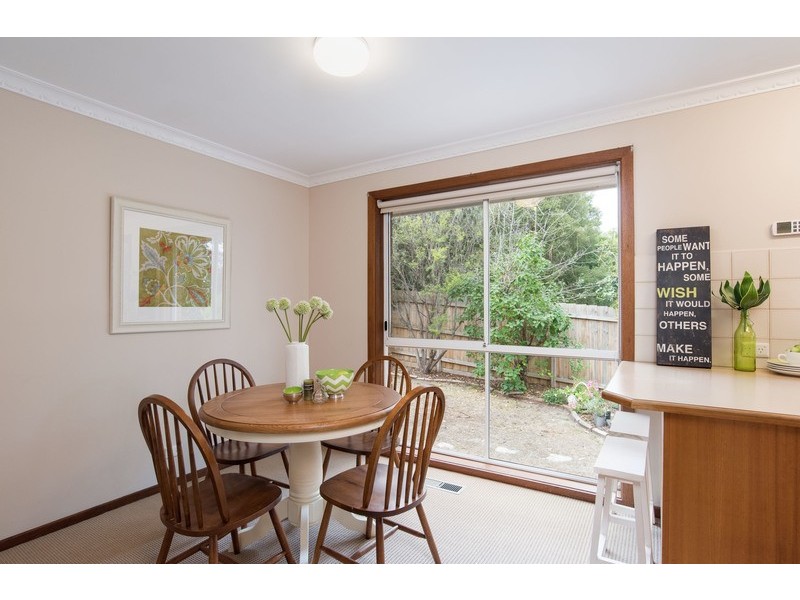 2/205 Dorset Road, Croydon VIC 3136