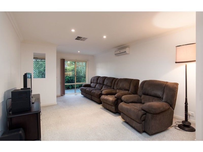 2/11 Wordsworth Street, Mooroolbark VIC 3138
