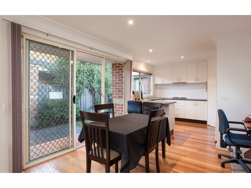2/11 Wordsworth Street, Mooroolbark VIC 3138