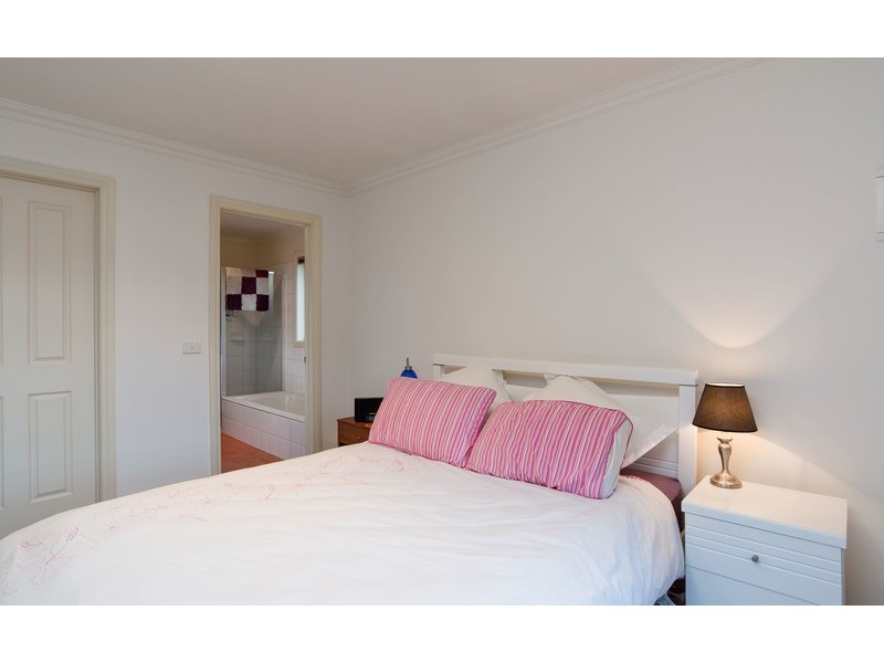 2/11 Wordsworth Street, Mooroolbark VIC 3138