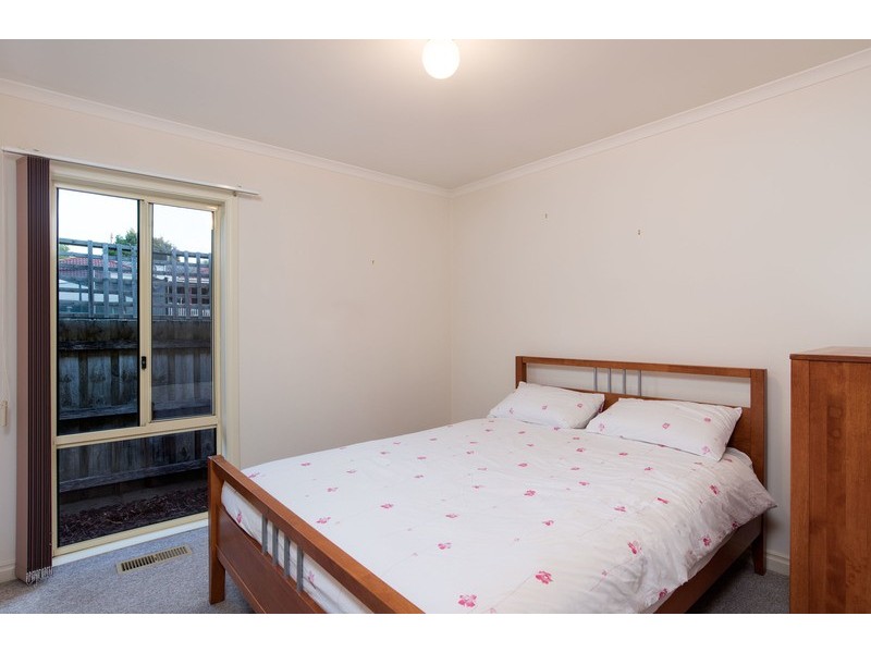 2/11 Wordsworth Street, Mooroolbark VIC 3138