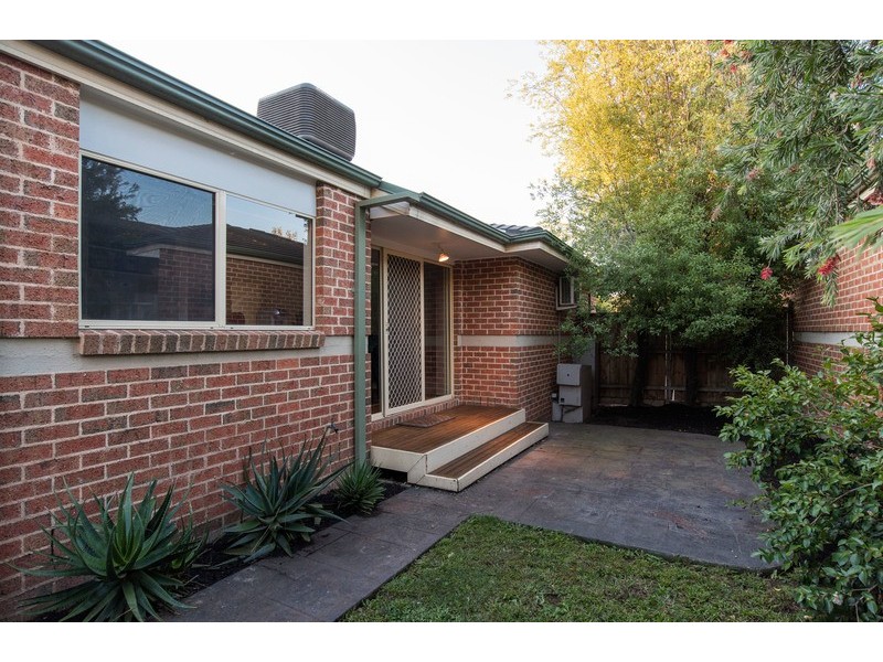 2/11 Wordsworth Street, Mooroolbark VIC 3138