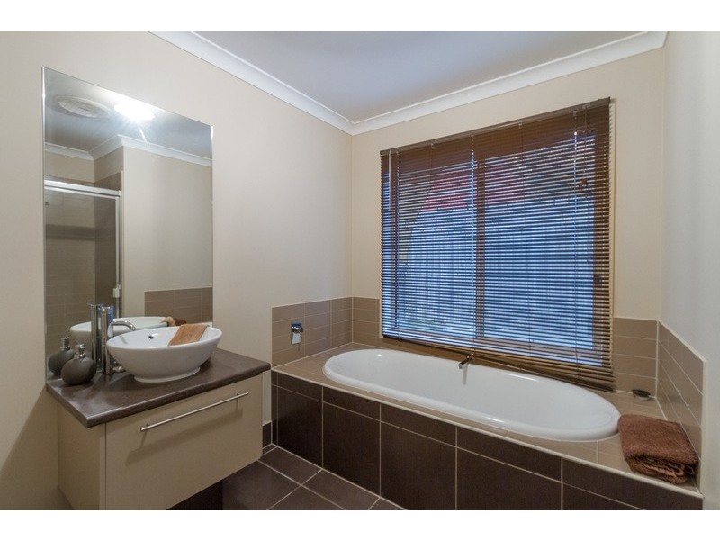 72 Larbert Road, Mooroolbark VIC 3138