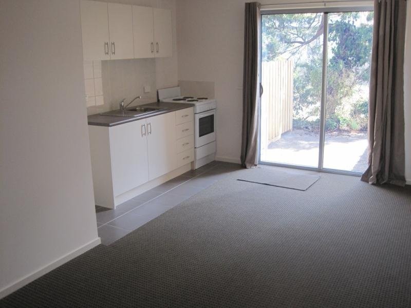 13/8-10 Mount view Parade, Mooroolbark VIC 3138