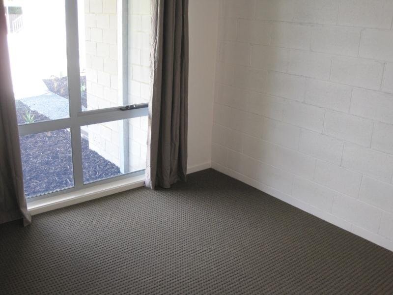 13/8-10 Mount view Parade, Mooroolbark VIC 3138